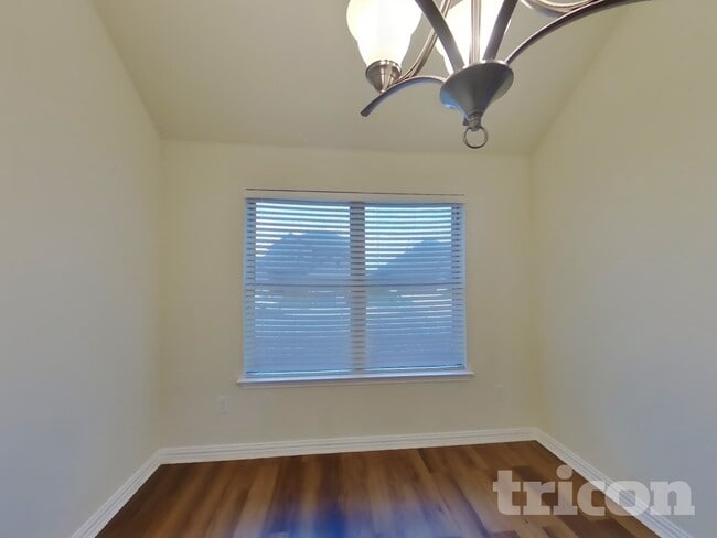 Photo - 1304 Meridian Dr