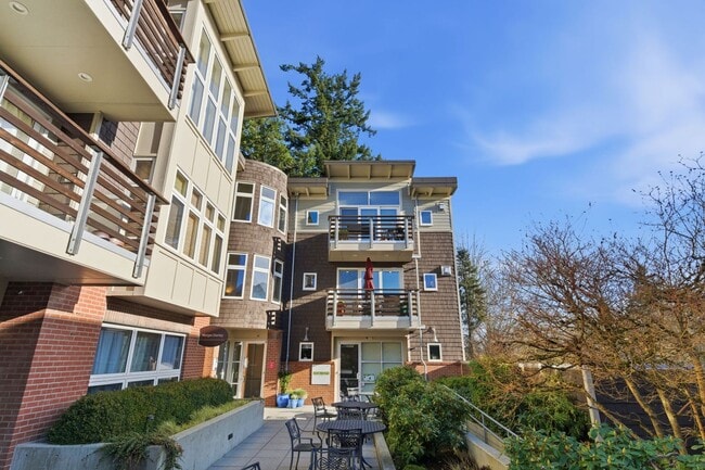 Building Photo - 400 Winslow Way E Unit 280