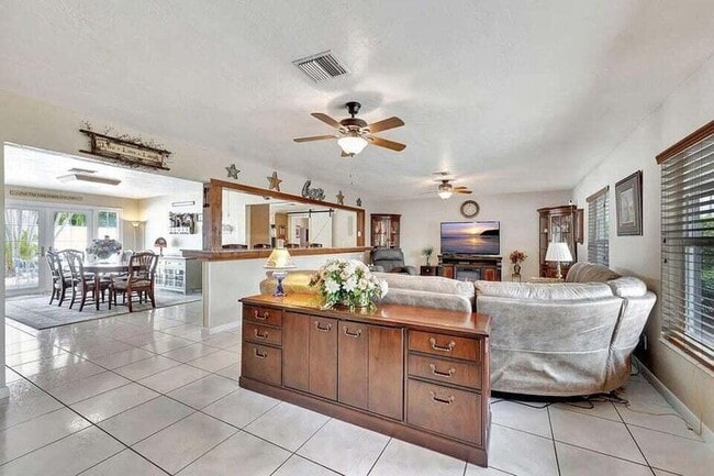 Photo - 7187 Thompson Rd