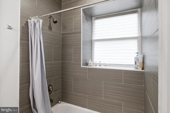 Photo - 925 N Broad St Unit 4E