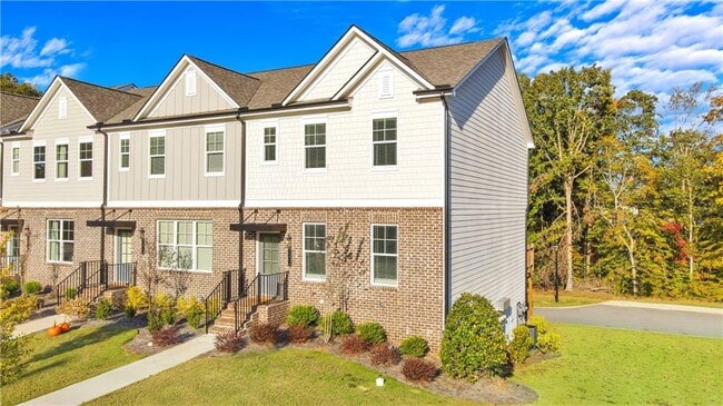 Photo - 1274 Ainsworth Alley