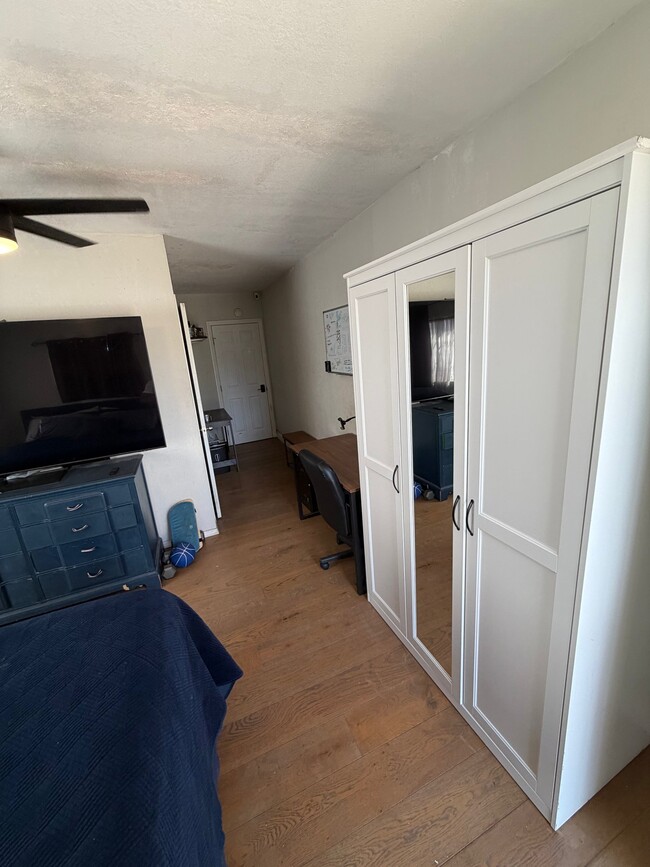 Photo - 636 E 121st Pl