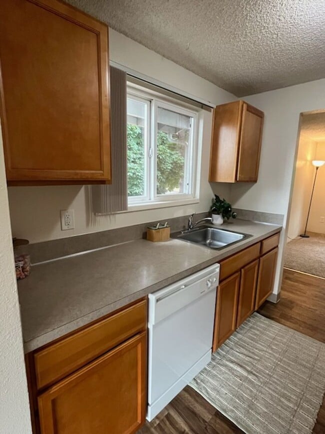 Photo - Welcome home to Sunset Villa in charming Canby! Offering 1 Month Free! Brand New Washer & Dryer! Unidad 376