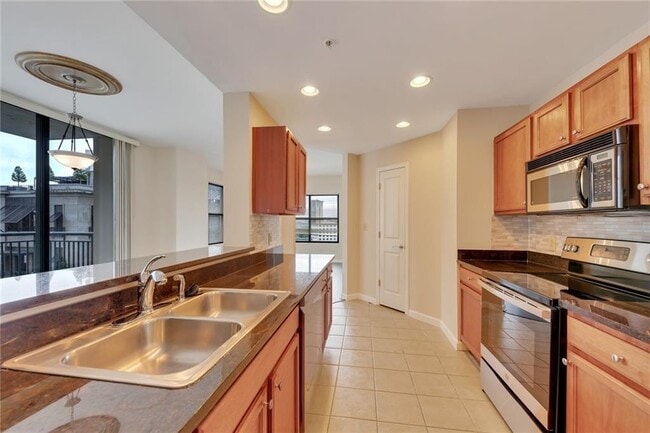 Photo - 3040 Peachtree Rd NW Unidad 704