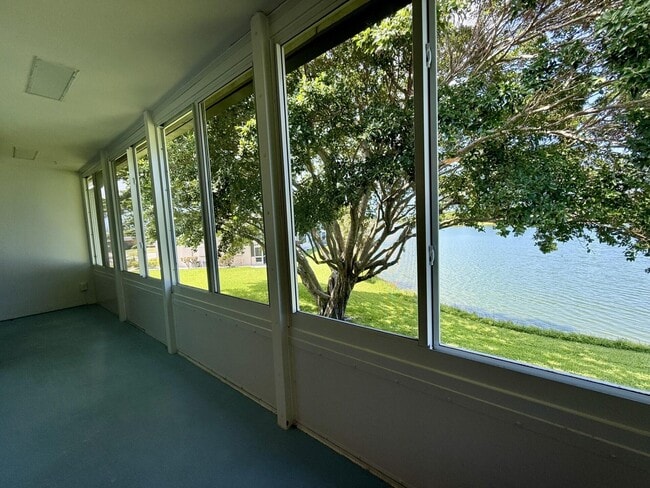Building Photo - 22 Somerset A Unit 22