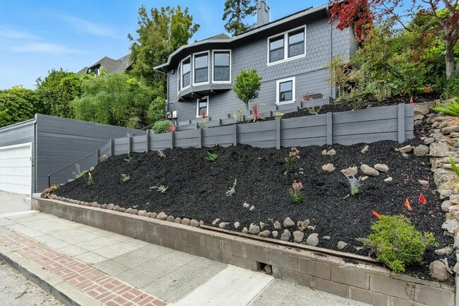 Photo - 5020 Golden Gate Ave