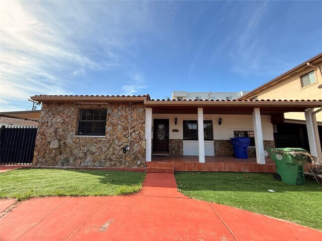 2424 SW 21st Ter