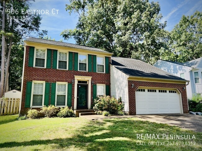 Photo - 906 Eastnor Ct House