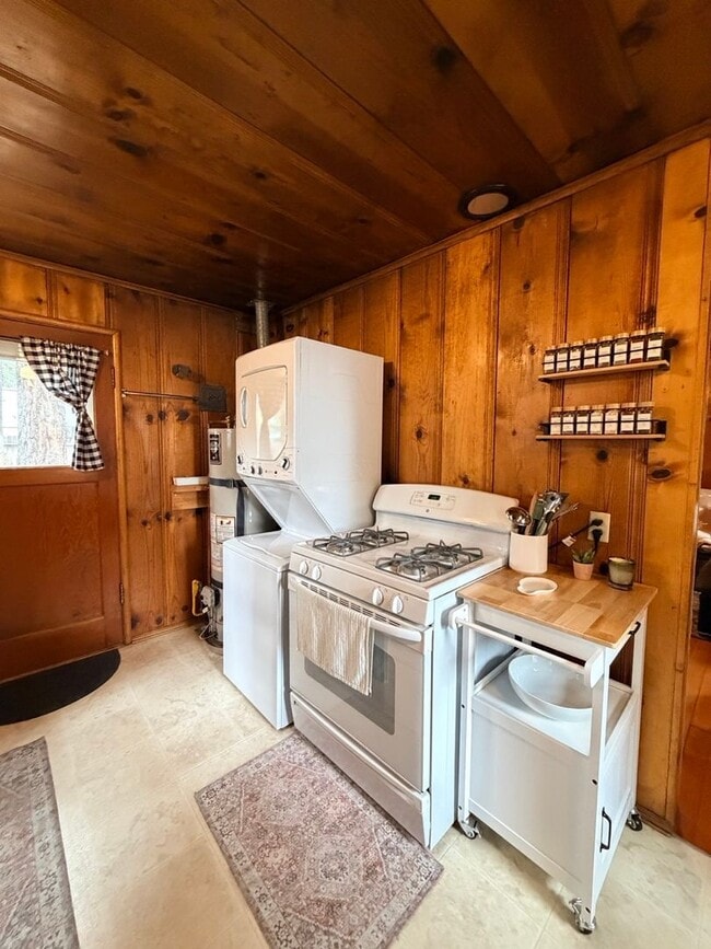 Photo - 3396 Freel St