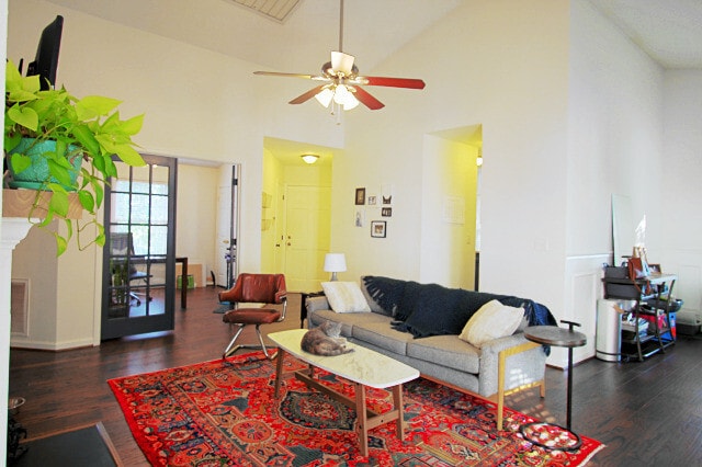 Photo - Stunning, Modern 2 Bed, 2 Bath with Office in Woodcroft!