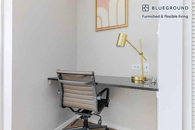 Photo - 211 W Scott St Unidad FL3-ID1416