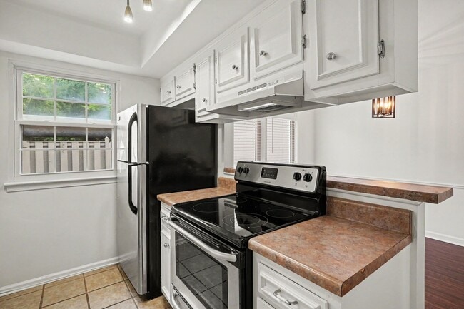 Photo - 8300 Sawyer Brown Rd