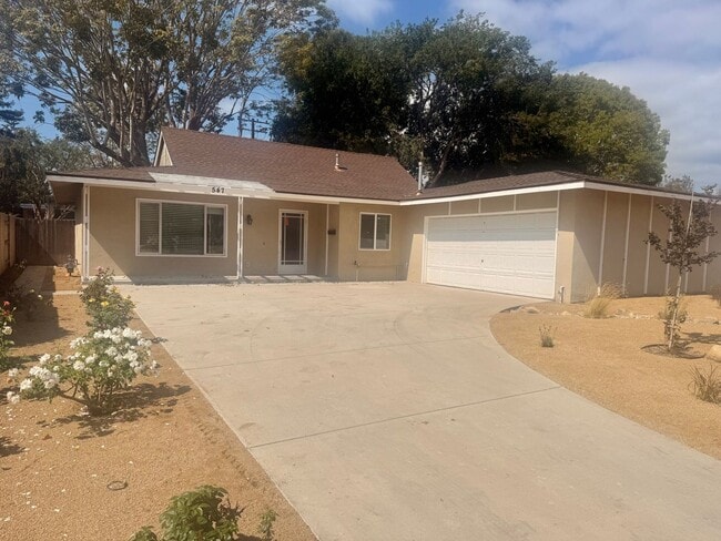 Building Photo - Stunning 4 Bedroom, 2 Bathroom House