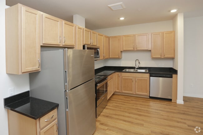 1BR, 1BA - 746 SF - 1100 Girard