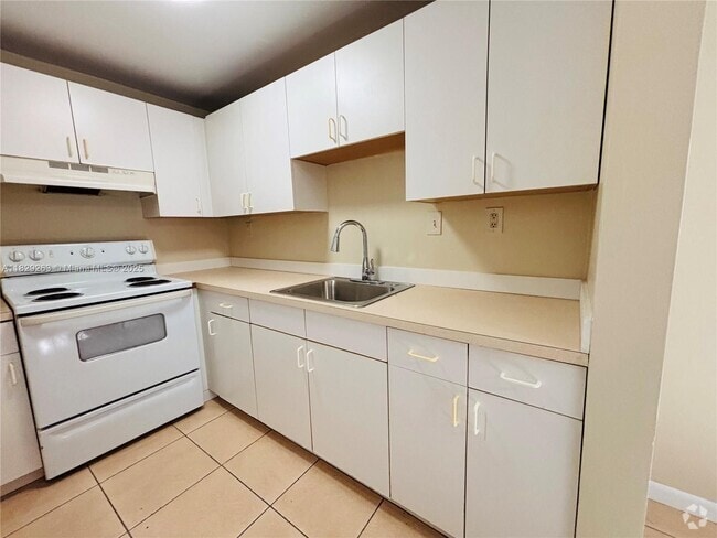 Building Photo - 222 SW 9th St Unit 2 Rental