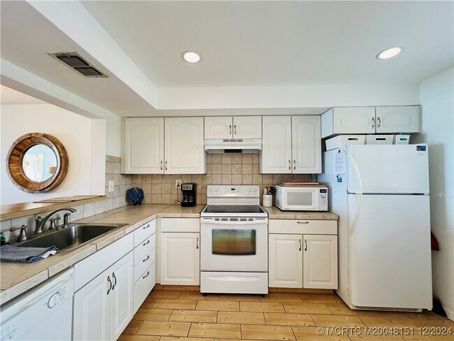 9400 S Ocean Dr Unit 202