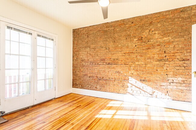 1BR, 1BA - 641SF