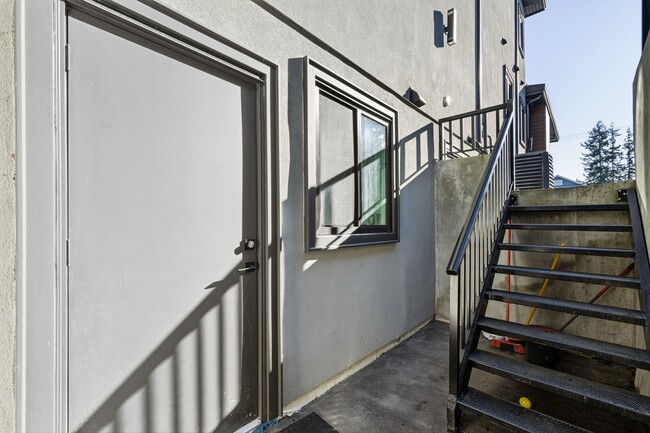 Photo - 18751-18754 54 Ave