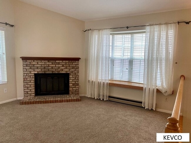 Photo - Light & Bright End Unit Townhouse!