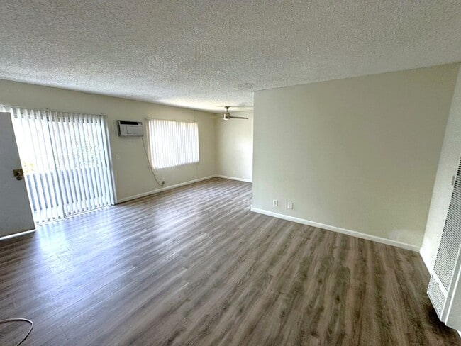 Building Photo - SPACIOUS 1 bedroom and 1 bathroom, move-in ready Unit #7