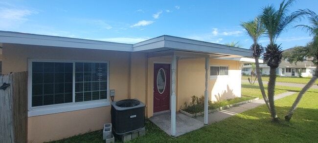 Photo - 571 Trade Winds Dr