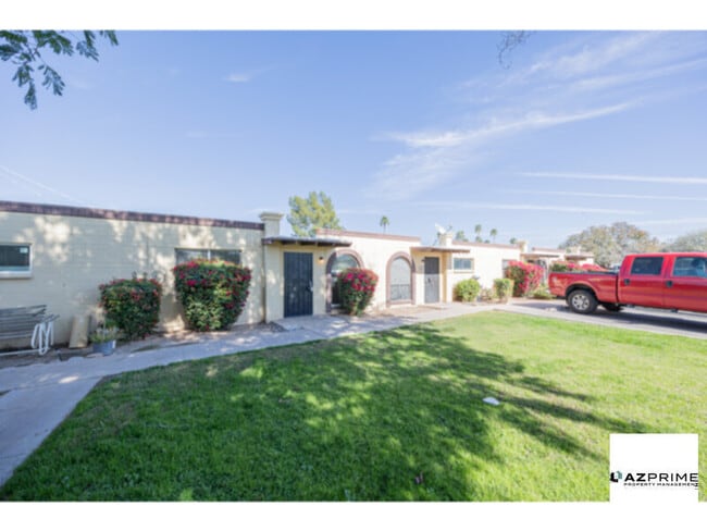 Building Photo - Welcome to this Charming Chandler 1/1 Apartment Unit!