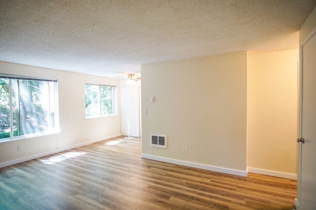 Photo - 2nd Floor 2 Bedroom with Parking, Dishwasher, & Pet-Friendly! Unit 3934