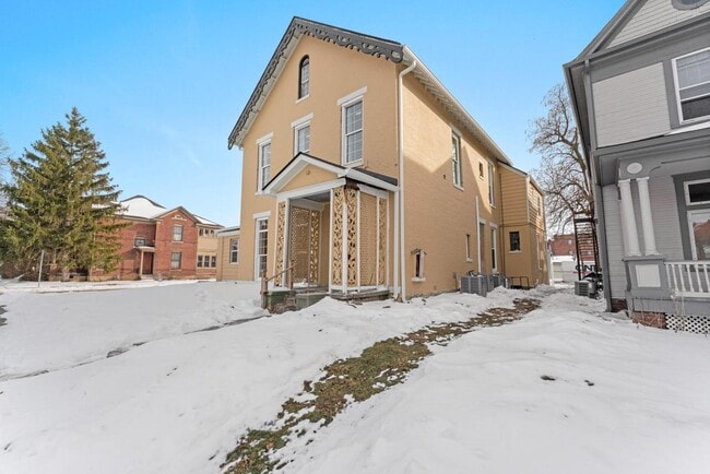 Photo - 621 E Main St