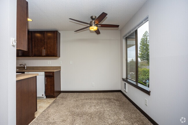 1BR, 1BA - 792SF - Normandy Duke Apartments