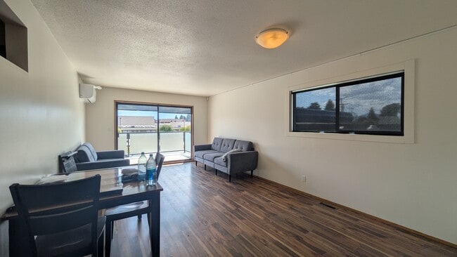 Photo - 46909 Yale Rd Unit B