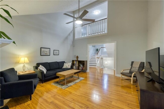 Building Photo - 1445 Oakridge Cir