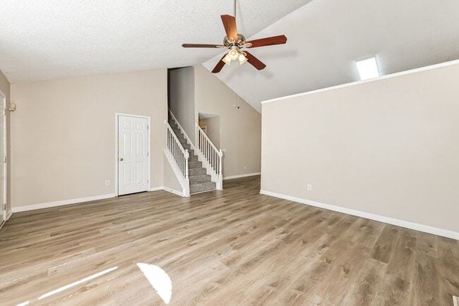 Photo - 335 Shadetree Ln