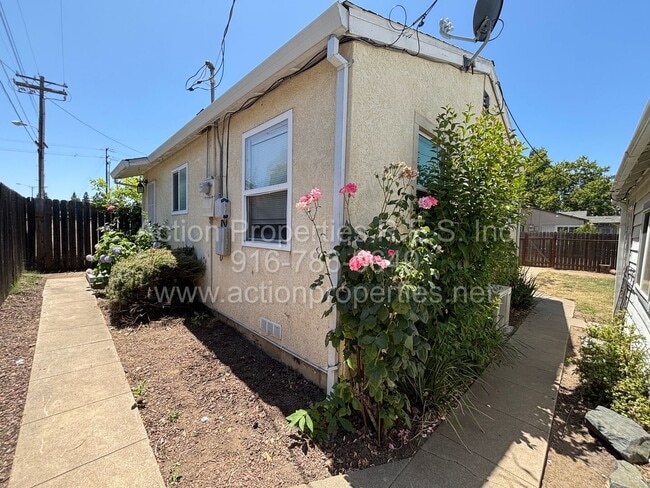 Charming 1 Bed, 1 Bath Home - Private Back... - Charming 1 Bed, 1 Bath Home - Private Back...