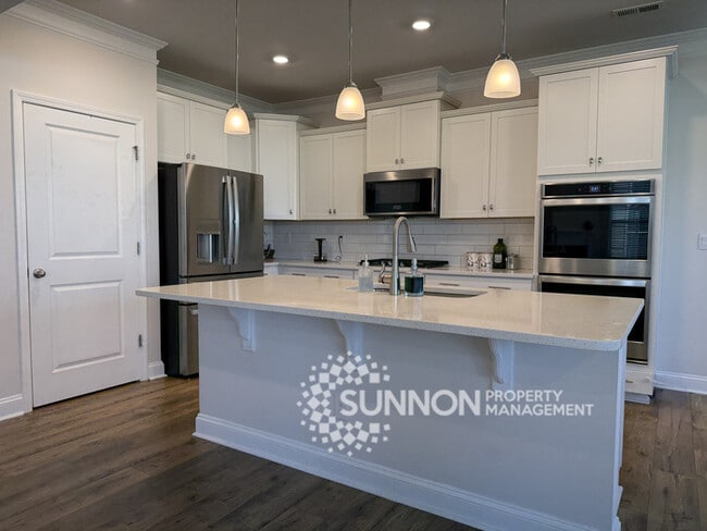 5 Bed 4.5 Bath with Huge Bonus