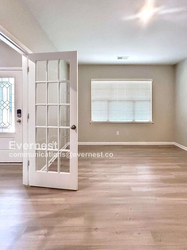 Photo - 140 W Morehouse Ave