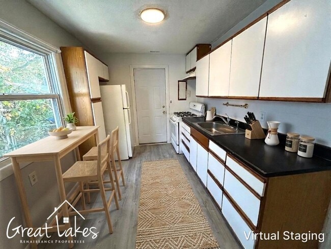 Photo - 11252 Lozier Ave