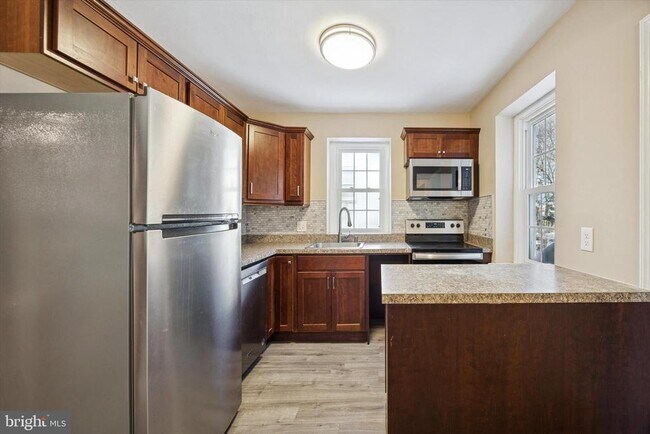 Photo - 703 N Providence Rd