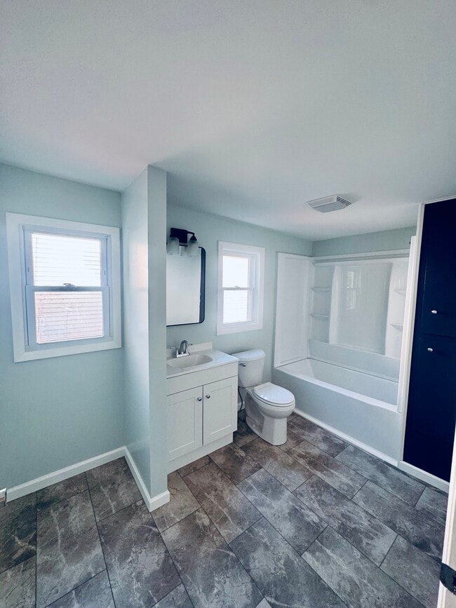 Photo - 514 E 9th St