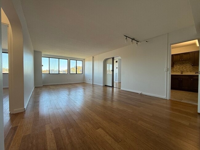 Photo - 1731 Beacon St Unidad 809