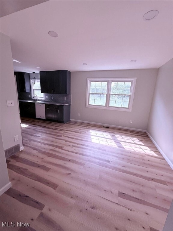 Photo - 6686 Hythe St NW