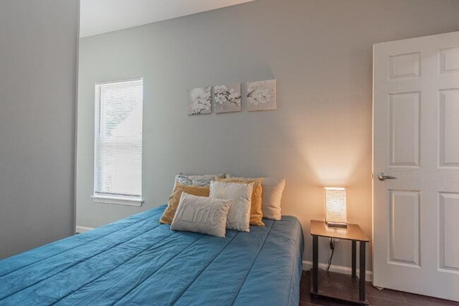 Photo - The Gun Club | Make yourself at home in this West-Side Reservoir Park Home, a 5-minute walk to bu... Unit A
