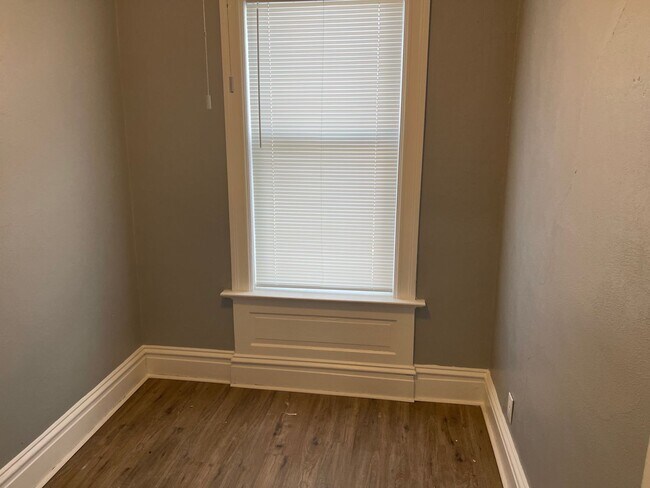Building Photo - 4440 Gibson Ave Unit 4440-B Gibson Ave