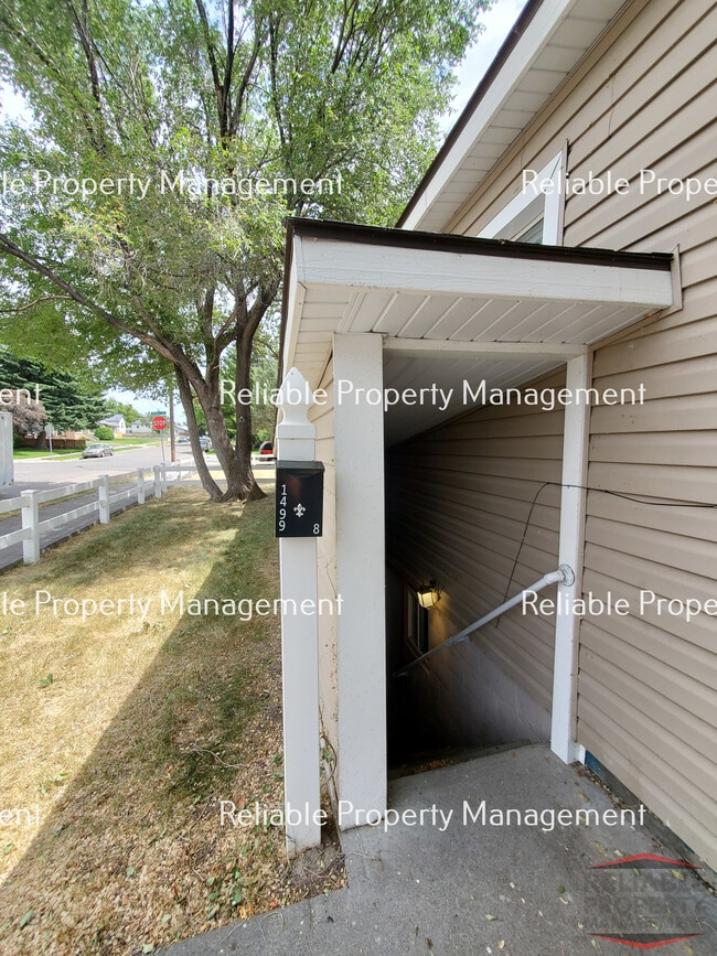 Photo - 1499 Mound Ave Apartments Unit 1499.5