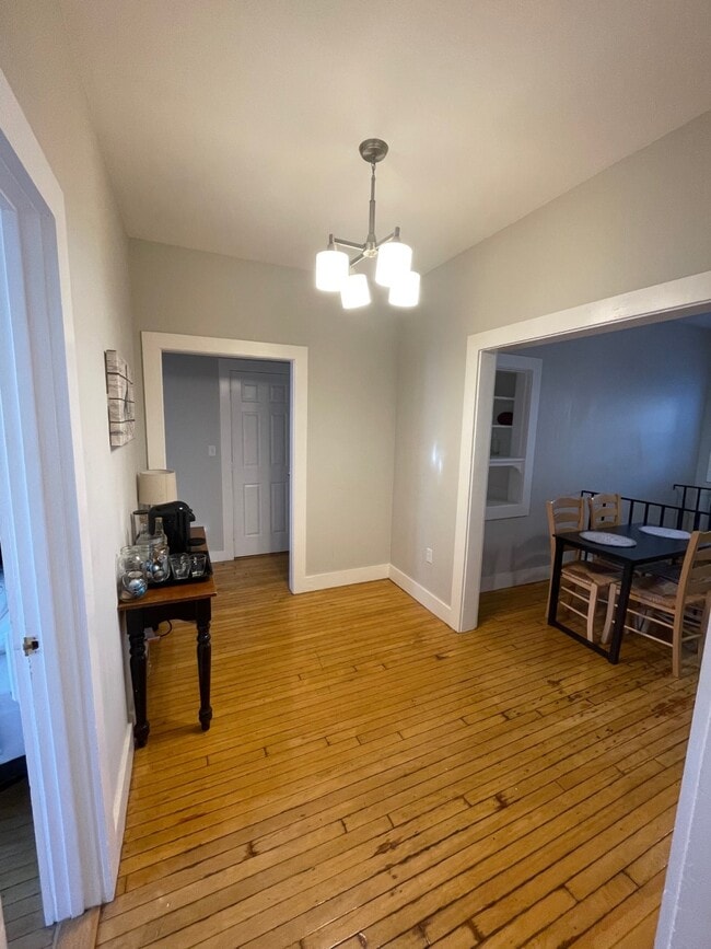 Building Photo - 757 Washington St Unit 2 Rental