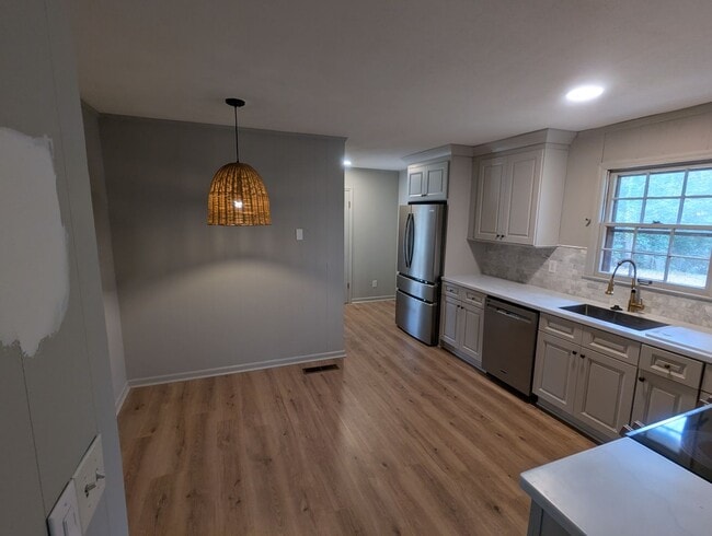 Photo - 3 bedroom 2 bath in Northwood Lake