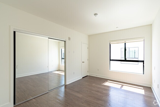 Photo - Hayworth Hyde by Wiseman