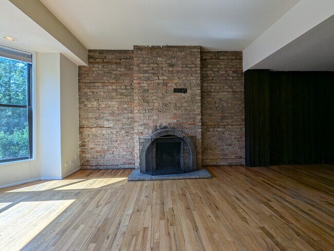 Photo - 602 W Surf St Unit 4