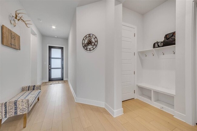 Photo - 8517 Grenadier Dr