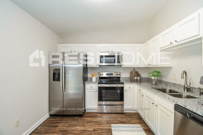 Photo - 956 Chalmet Ln