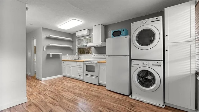 Kitchen - 904 NW 14th Ave